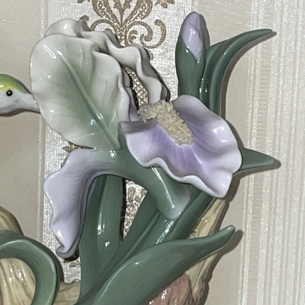 VTG Beautiful Hand Painted Purple Porcelain Iris & Green Hummingbird‎ Figurine